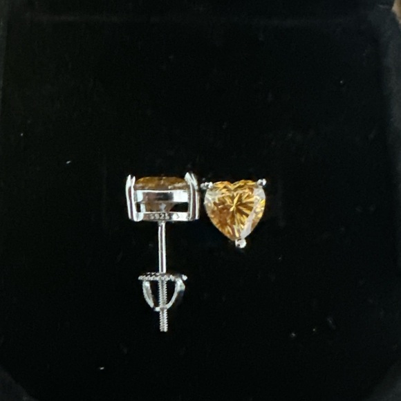 1.6CT Moissanite Studs Hearts Earrings .925 Silver - Picture 2 of 10
